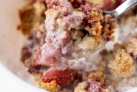 Strawberry Oatmeal Crumble Recipe with Fresh Berries