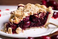 Irresistible Cherry Crumble Pie Recipe for Perfect Dessert