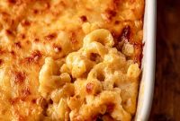 Classic Baked Macaroni and Cheese Recipe with Crispy Top