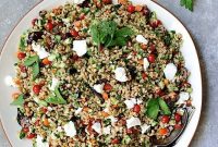 Mediterranean Farro Salad with Cherry Tomatoes, Olives & Feta