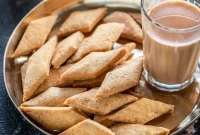 Crispy Namak Para Recipe: How to Make Traditional Indian Snack