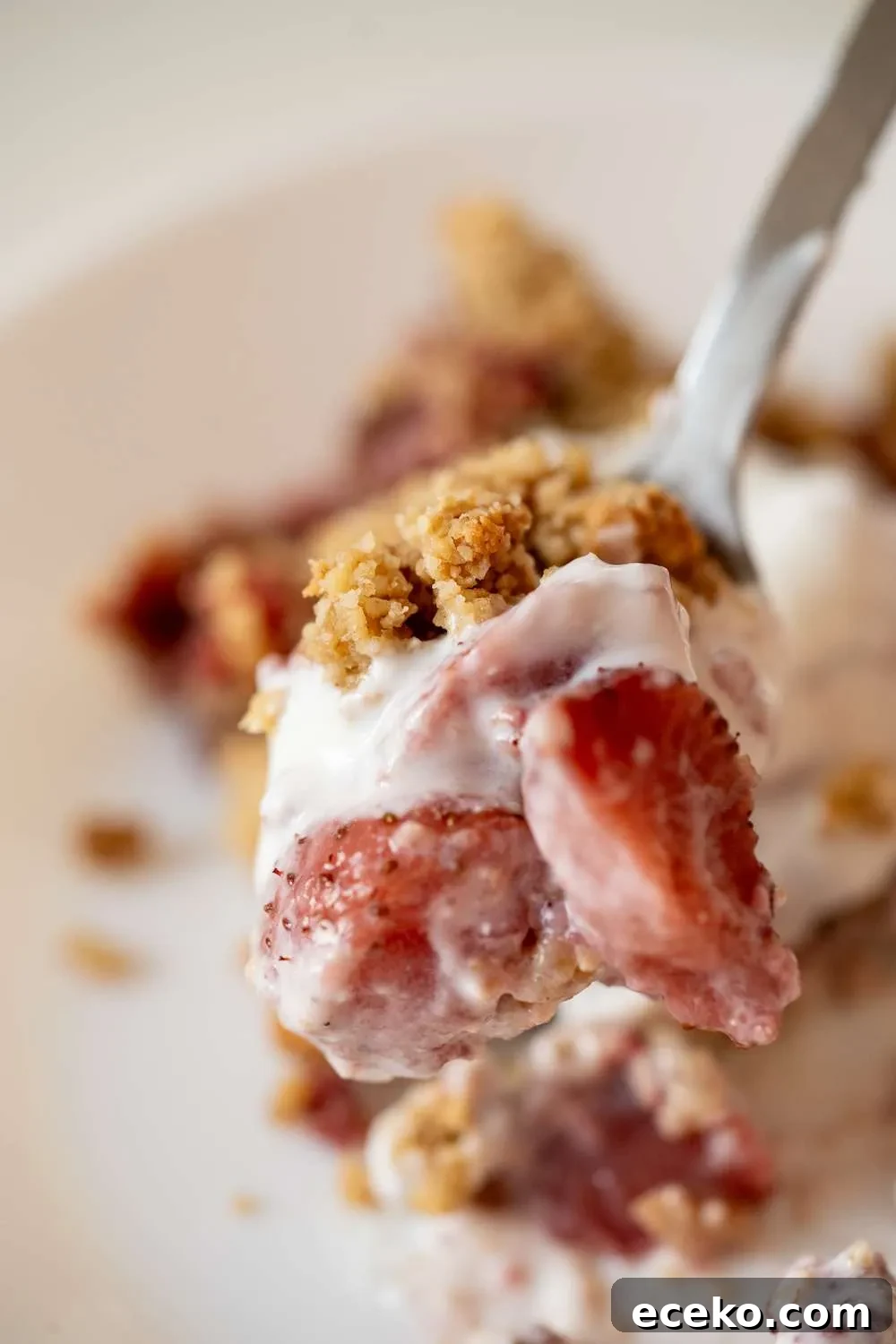 Strawberry Oatmeal Crumble Recipe with Fresh Berries 13 This is the best dessert recipe to make with fresh strawberries! Use nuts, oats and fresh fruit to make this delicious, flourless, gluten-free healthy oatmeal strawberry crumble.