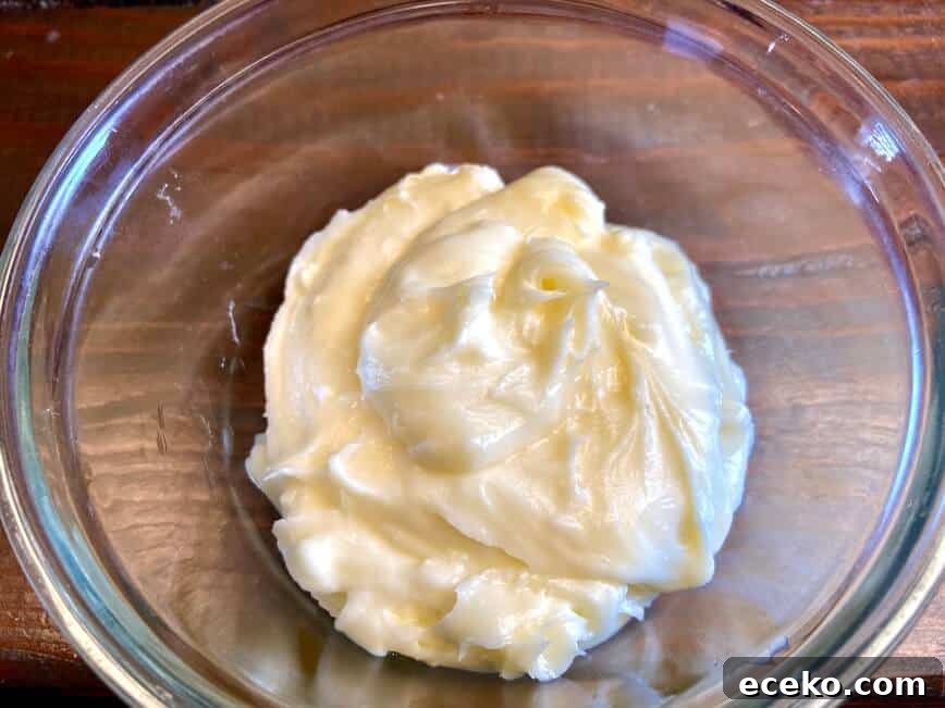Mixed icing in a glass bowl.