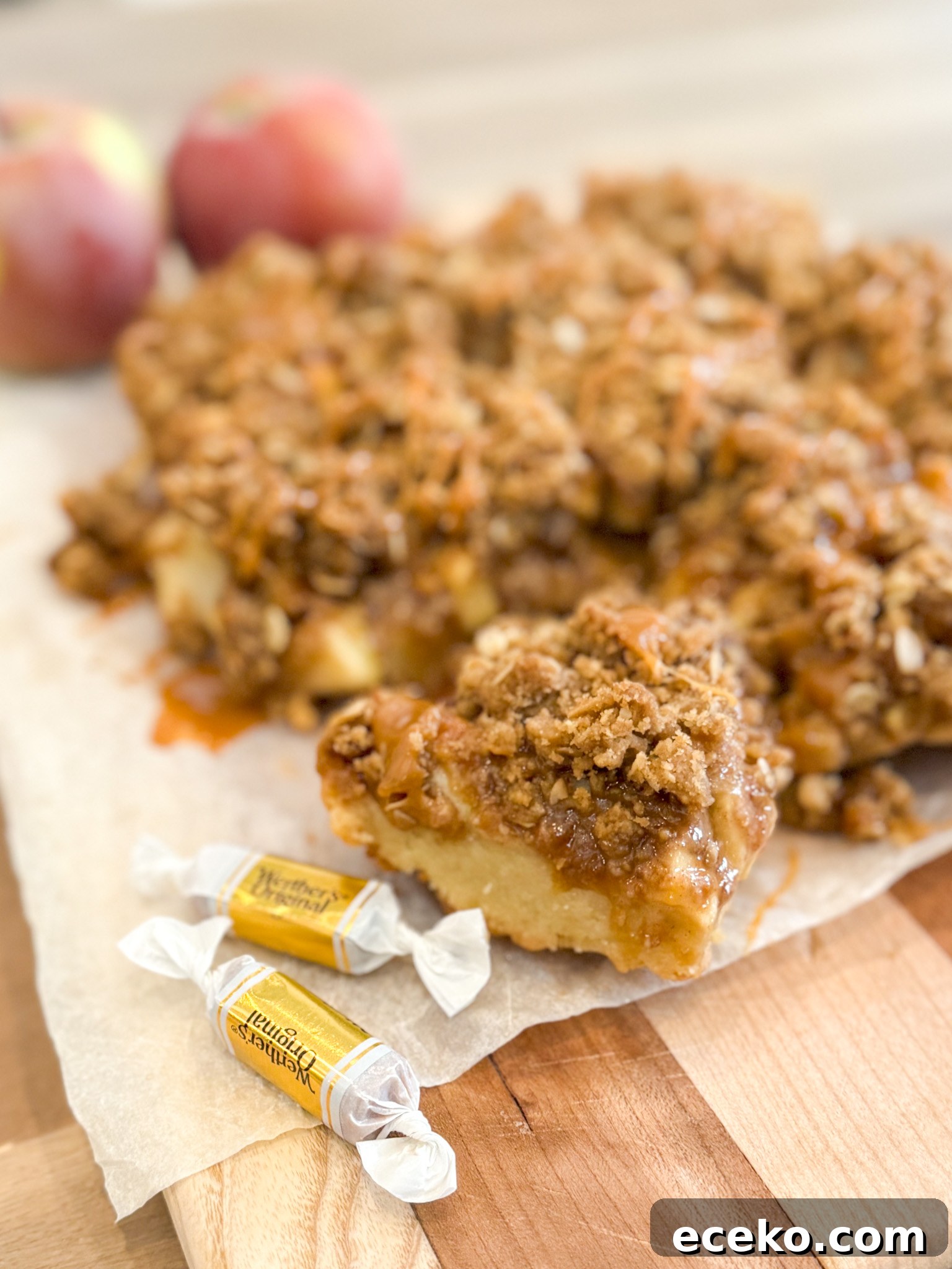 Salted Caramel Apple Dessert Bars: Chewy Apple-Cinnamon Squares 3 Close-up of apple filling