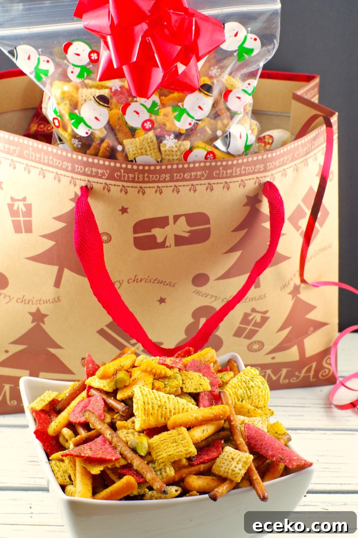 Holiday Chex Mix Recipe | #chexmix #partymix #holiday - foodmeanderings.com