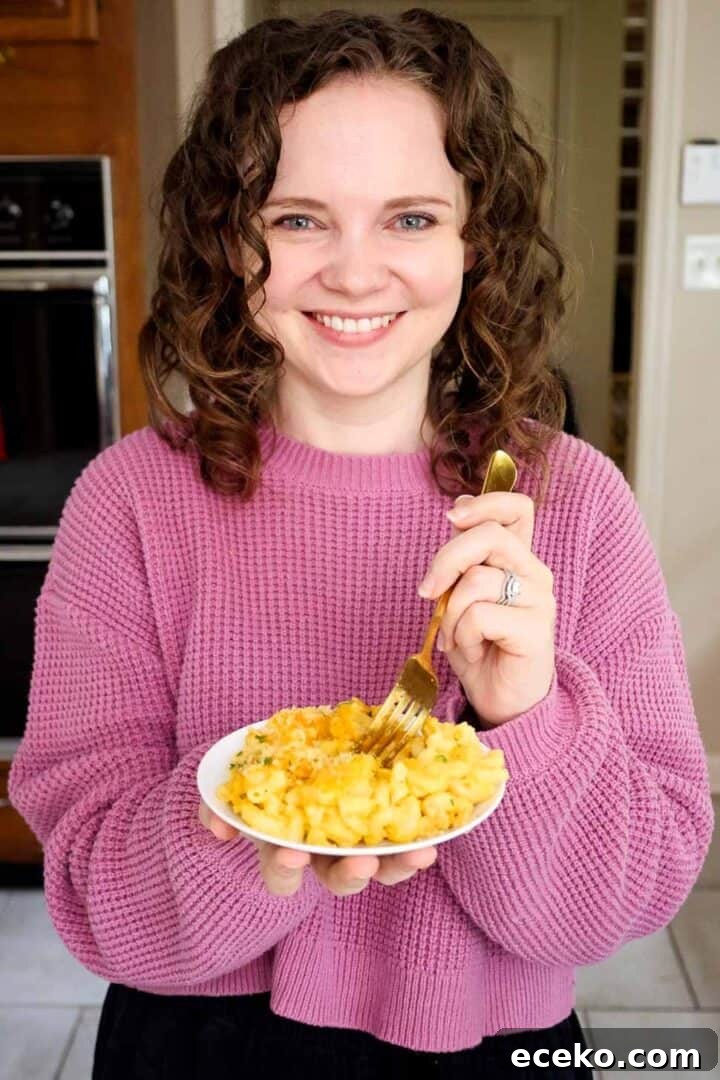 Kelsey Smith holding a plate of macaroni and cheese.