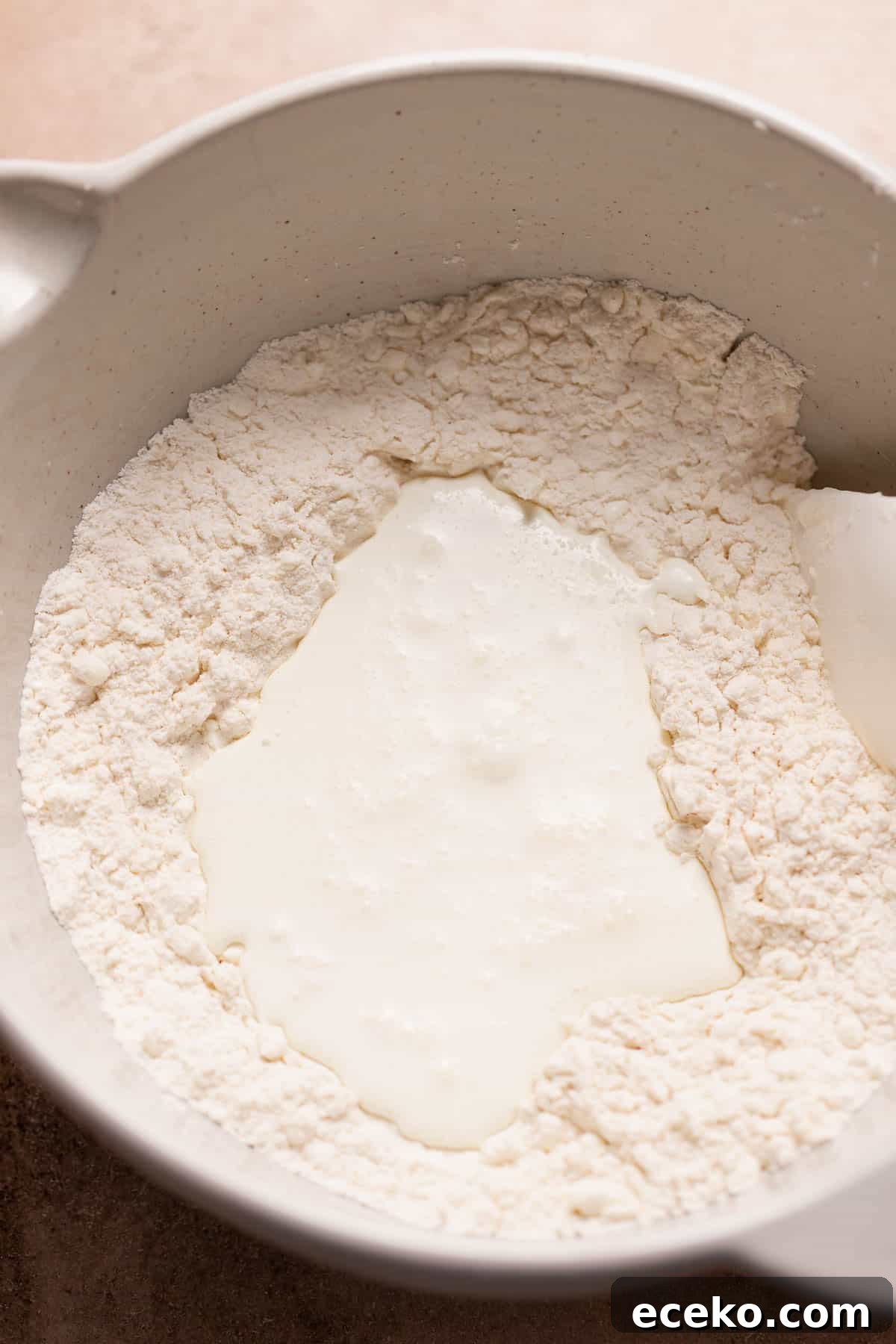 A mixing bowl with the dry ingredients and heavy cream.