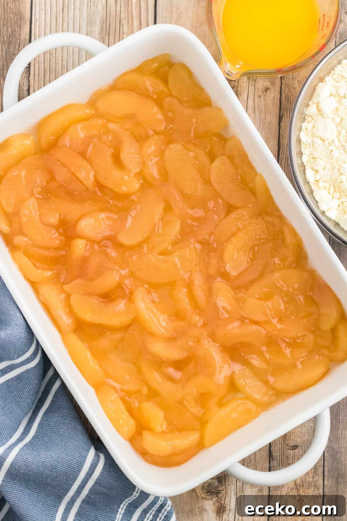 3-Ingredient Apple Dump Cake Recipe: Quick Crowd-Pleasing Dessert 5 Apple pie filling in baking dish.