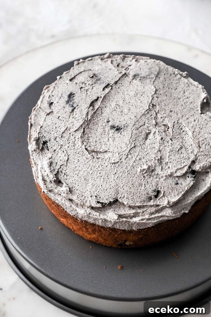 Vanilla Cake with Milk-Soaked Oreo Layers 12 frosting with oreos