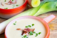 Instant Pot Leek and Cauliflower Low-Carb Soup Recipe