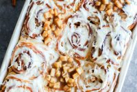 Cinnamon Rolls Stuffed with Apple Pie Filling